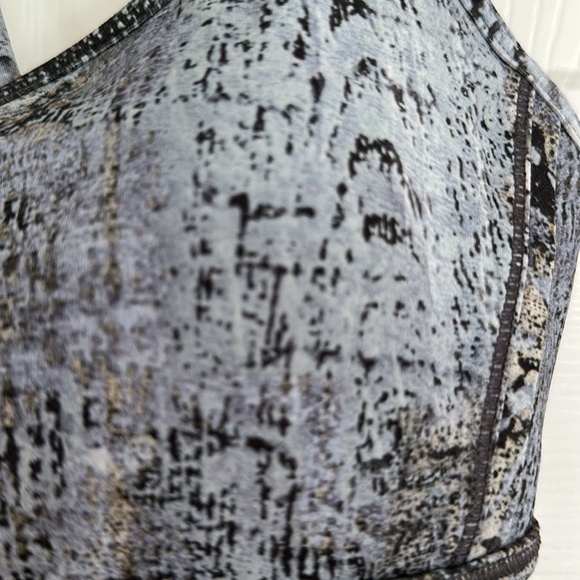 EUC Lululemon strappy sports bra 🔥 - Picture 2 of 4